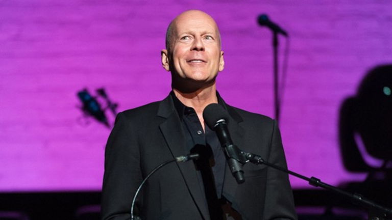 Bruce Willis hablará chino en la película The Bombing
