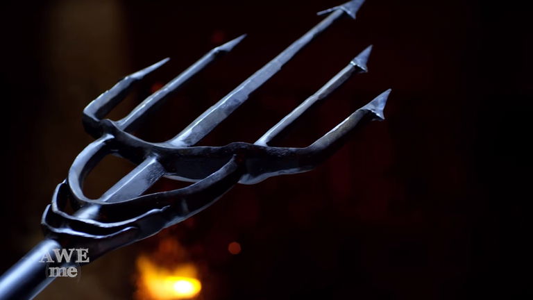 Forjan el tridente de Aquaman en la vida real