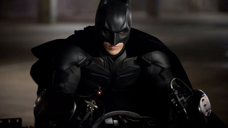 Batman Begins justifica por qué El Murciélago es temido por Gotham City