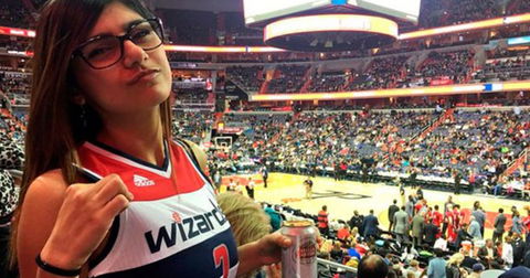 NBA 2K18: Mia Khalifa ofrece sus pechos al director del juego a cambio de una modificación