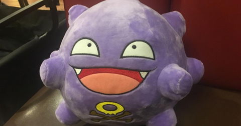 Después del Weezing de Galar, así sería Koffing en el mismo estilo, ¡todo un caballero!