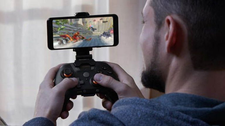 Este soporte para el mando de Xbox One es lo que necesitas para jugar cómodamente en tu móvil