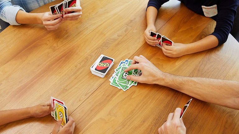 Los mejores juegos de cartas para jugar con tus amigos