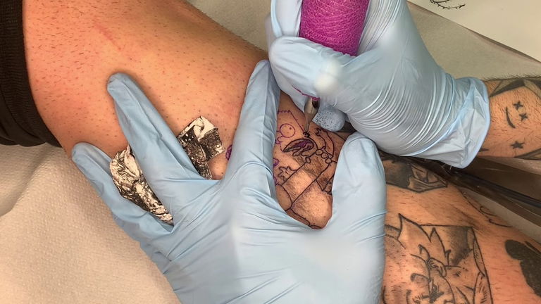 Esta manga es uno de los mejores tatuajes de Los Simpson que hemos visto este año
