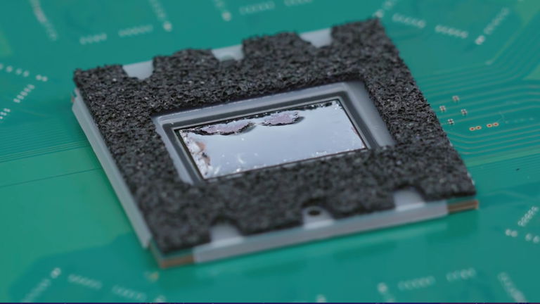 Sony explica por qué eligieron el metal líquido para PS5