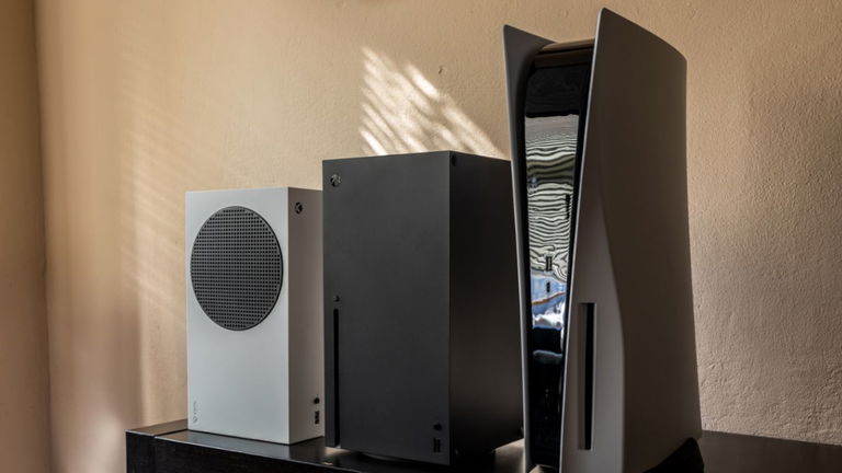Phil Spencer compara el modelo de Xbox Series X|S con el de PS5