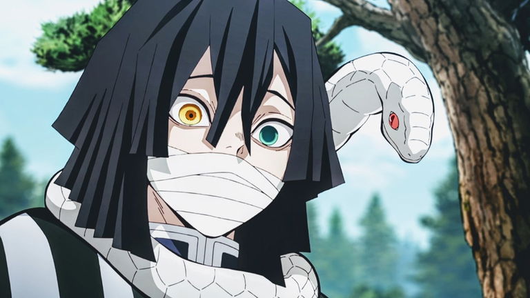 Este cosplay de Iguro de Kimetsu No Yaiba es lo mejor que verás hoy