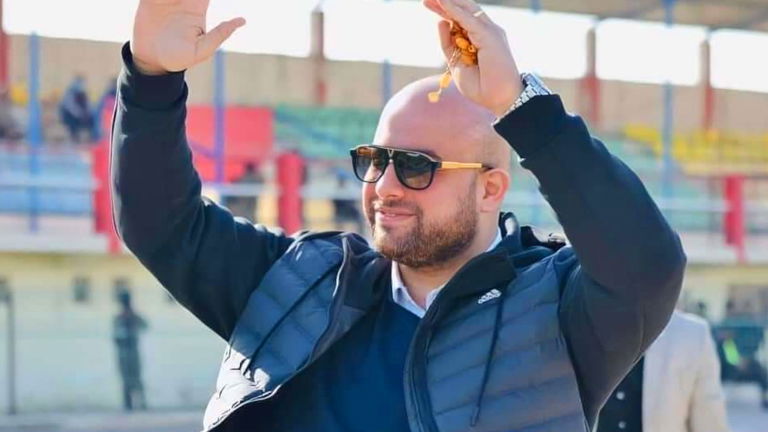 El presidente de un equipo de fútbol promete una PS5 a todos sus jugadores si vencen a su gran rival