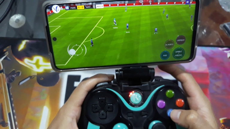 Cómo utilizar un mando en FIFA Mobile