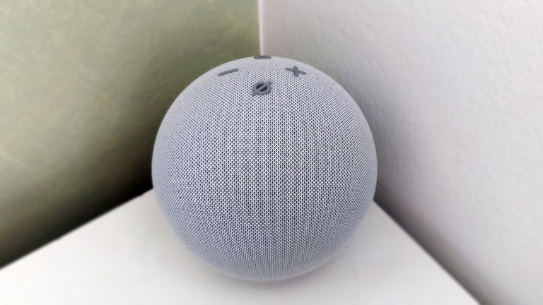 El Echo Dot 4 cae a uno de sus precios más bajos, solo 34,99 euros