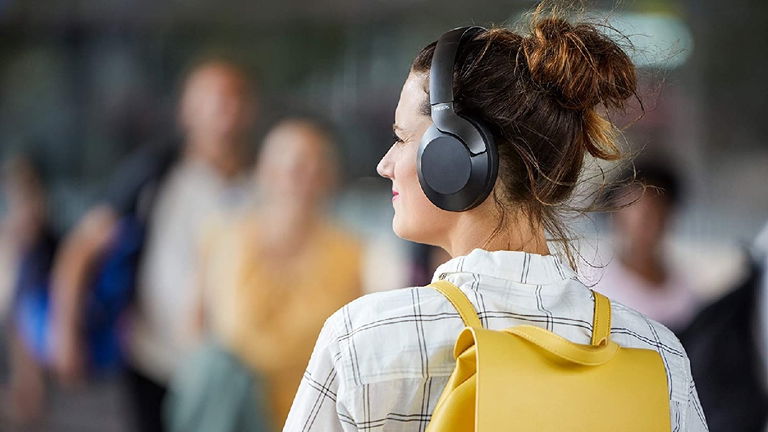 Mínimo histórico: ahorra más de 100 euros en estos auriculares tan bestias de Philips