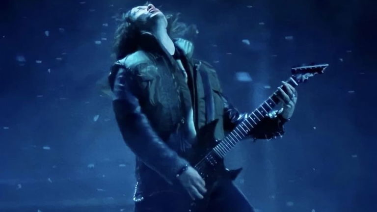 Un seguidor de Stranger Things rinde tributo a Eddie gracias a Guitar Hero