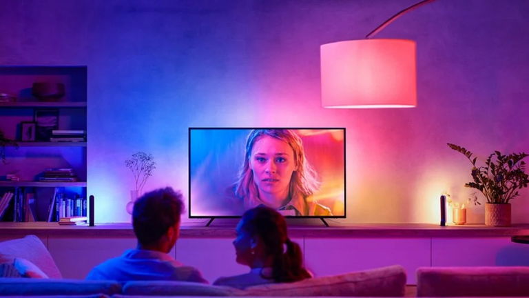 Estas tiras LED de Philips son perfectas para darle color a tu habitación por solo 74 euros