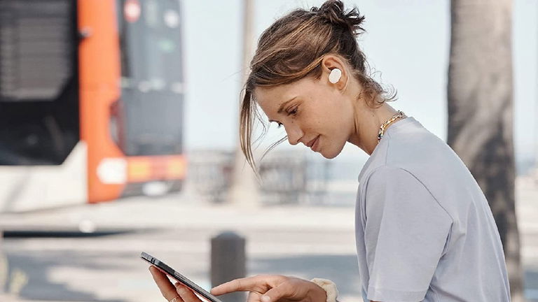 Estos auriculares inalámbricos ofrecen 40 horas de reproducción y cuestan menos de 50 euros