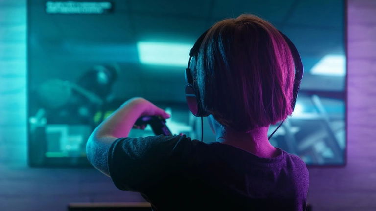 Un hombre obliga a su hijo de 11 años a jugar videojuegos 17 horas para enseñarle una lección