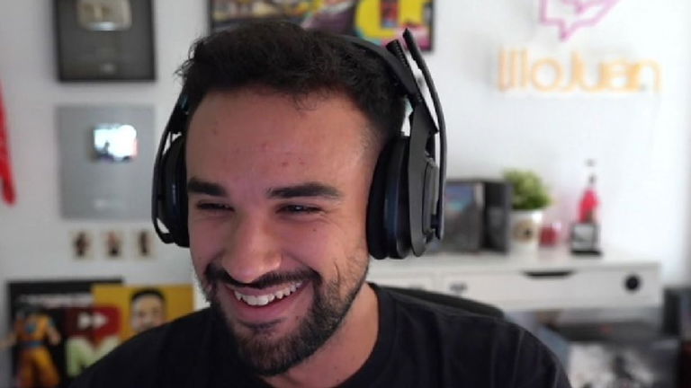 IlloJuan se vuelve viral al estar viendo un gameplay de Zelda: Tears of the Kingdom en una boda