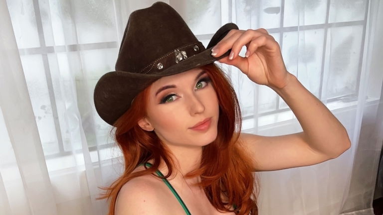 La streamer de Kick Amouranth se hace de oro con la resolución del juicio entre Microsoft y la FTC
