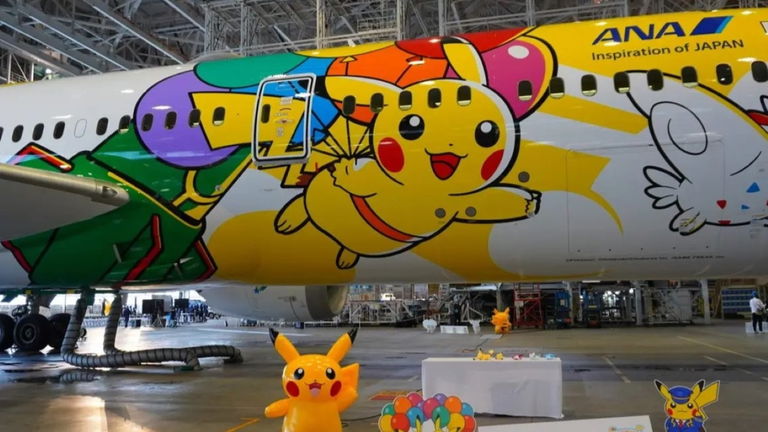 Una compañía aérea organiza vuelos temáticos de Pokémon: desde un avión hasta el uniforme de las azafatas