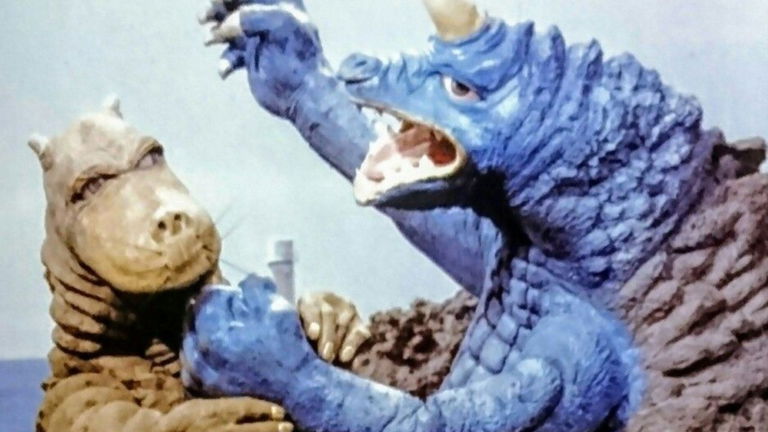 5 películas de monstruos tan malas que vale la pena verlas