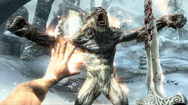 Un oso salva a un jugador de Skyrim de morir a manos de un Troll de la Escarcha