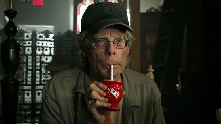 El primer cameo de Stephen King fue en la película de otra leyenda del terror