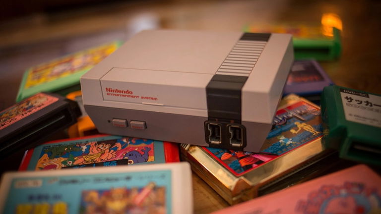 La Policía confisca consolas y juegos retro falsos por un valor de casi 50 millones de euros