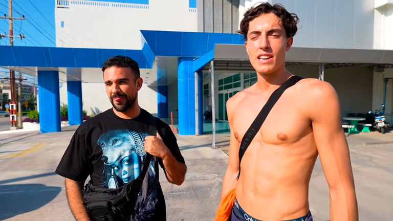 IlloJuan y Plex enseñan el ataque que sufrieron en el Santuario de Frank Cuesta y que les mandó al hospital