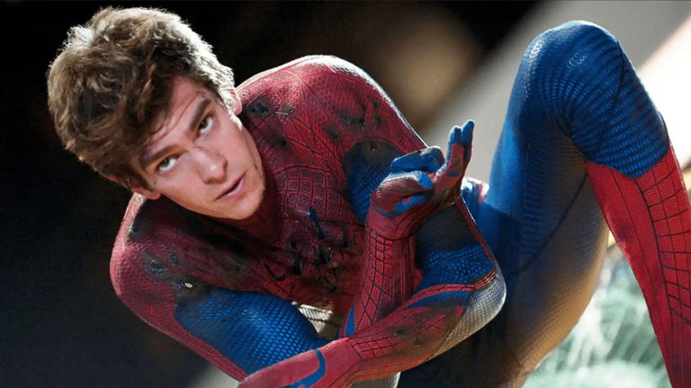 Recrean la icónica pose de Andrew Garfield con los trajes de Spider-Man