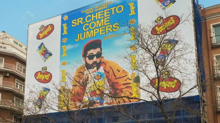 La misteriosa desaparición de la lona de Sr. Cheeto y Jumpers causa polémica y dudas en redes
