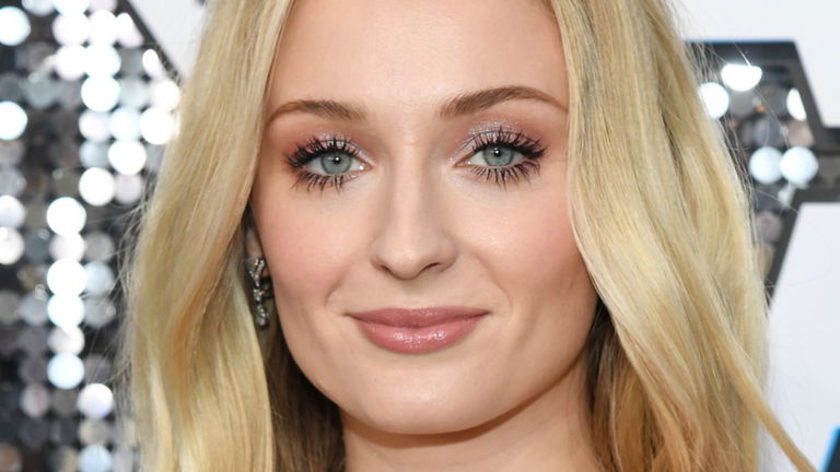 Sophie Turner revela su espectacular cambio físico como la nueva Lara Croft para la serie de Tomb Raider