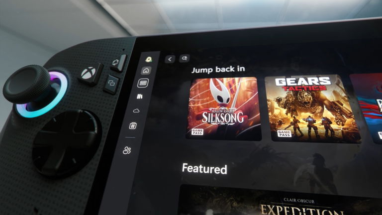 La consola portátil de Xbox y Asus permite jugar algunos títulos de PlayStation