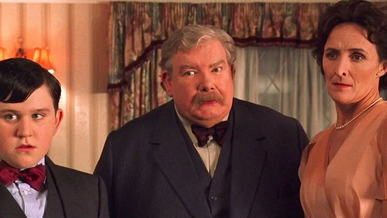 La serie de Harry Potter confirma el aspecto de los Dursley y esta es la comparación con los originales